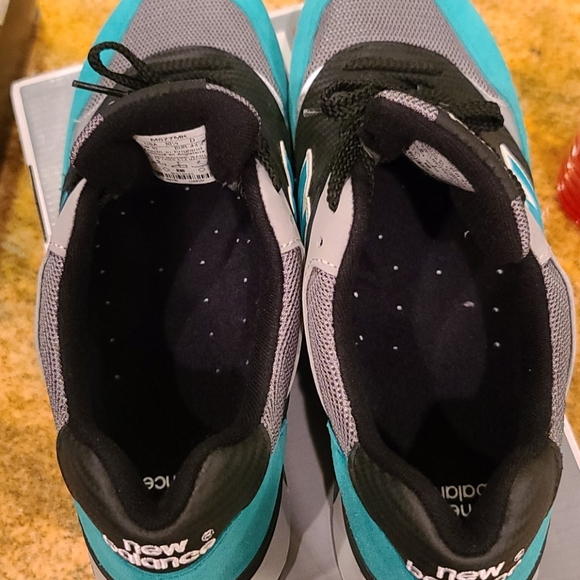 New balance - Picture 3 of 13